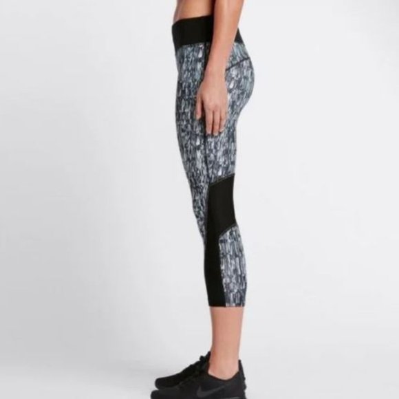 Nike Dri Fit Power Print Capri Leggings  Size L - Picture 3 of 13